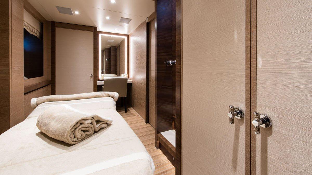 [MOTOR-YACHT-ISA]-8534-30.jpg