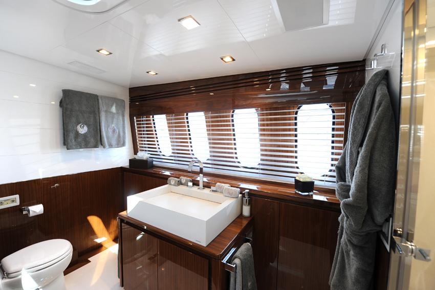 [MOTOR-YACHT-PHOENICIAN]-8126-11.jpg