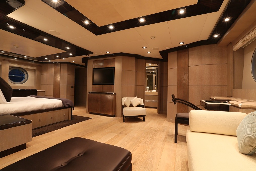 [MOTOR-YACHT-PLUS-TOO]-8234-5.jpg