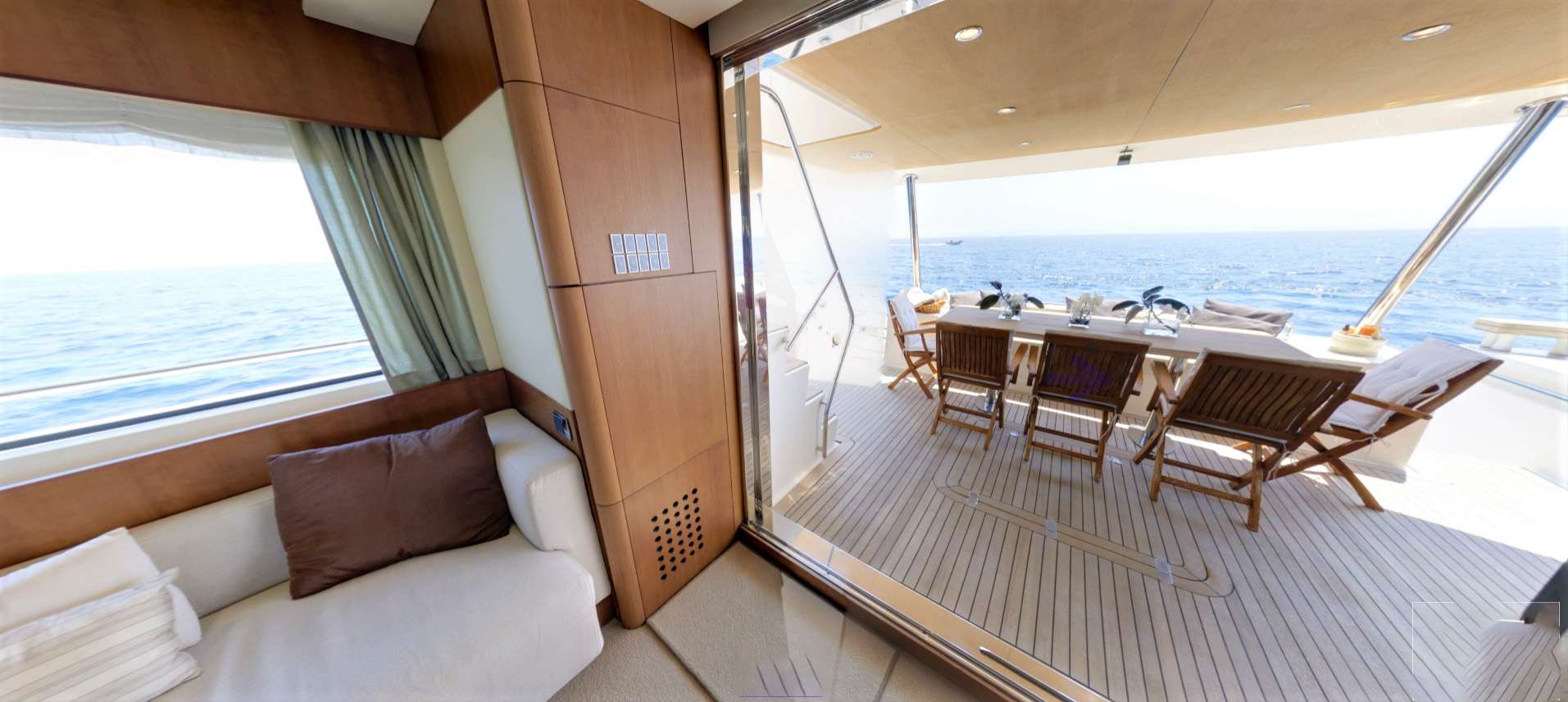 [MOTOR-YACHT-QUESTA-E-VITA]-8218-1.jpg