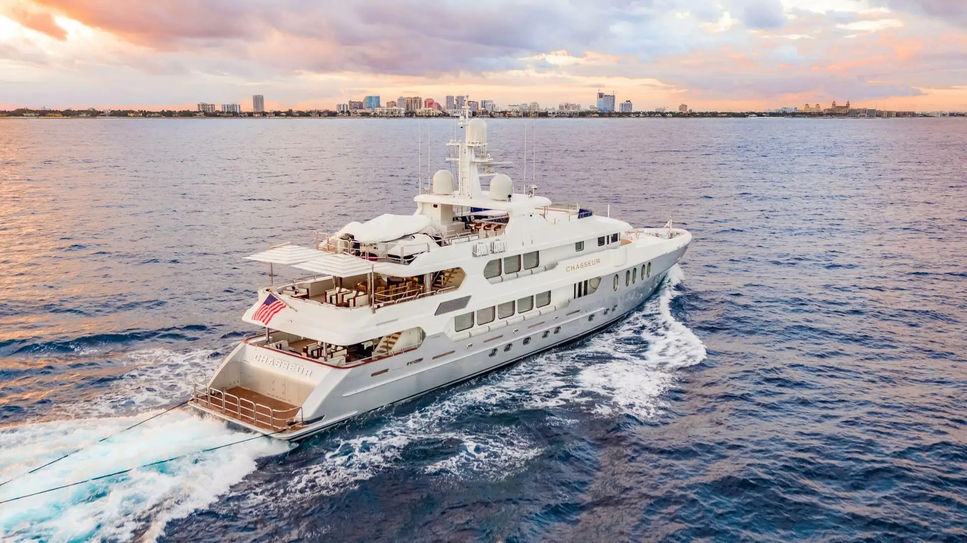 102 Luxury yacht CHASSEUR.jpg