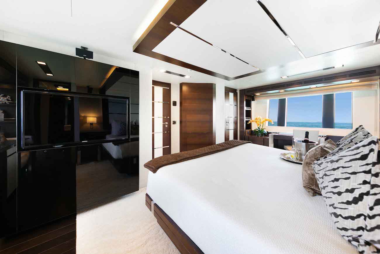 14 King Master Stateroom.jpg