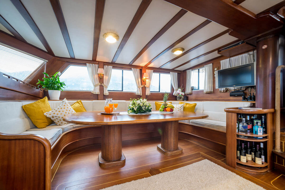 18 interior dining.jpg