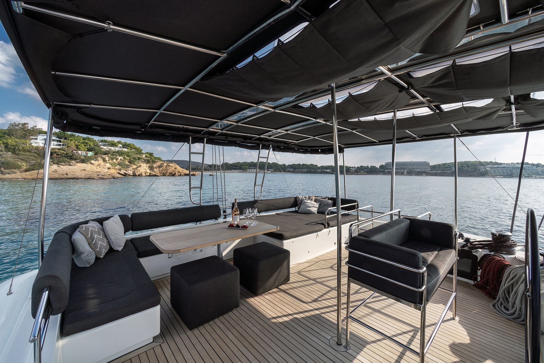 202 Seating on Flybridge.jpg