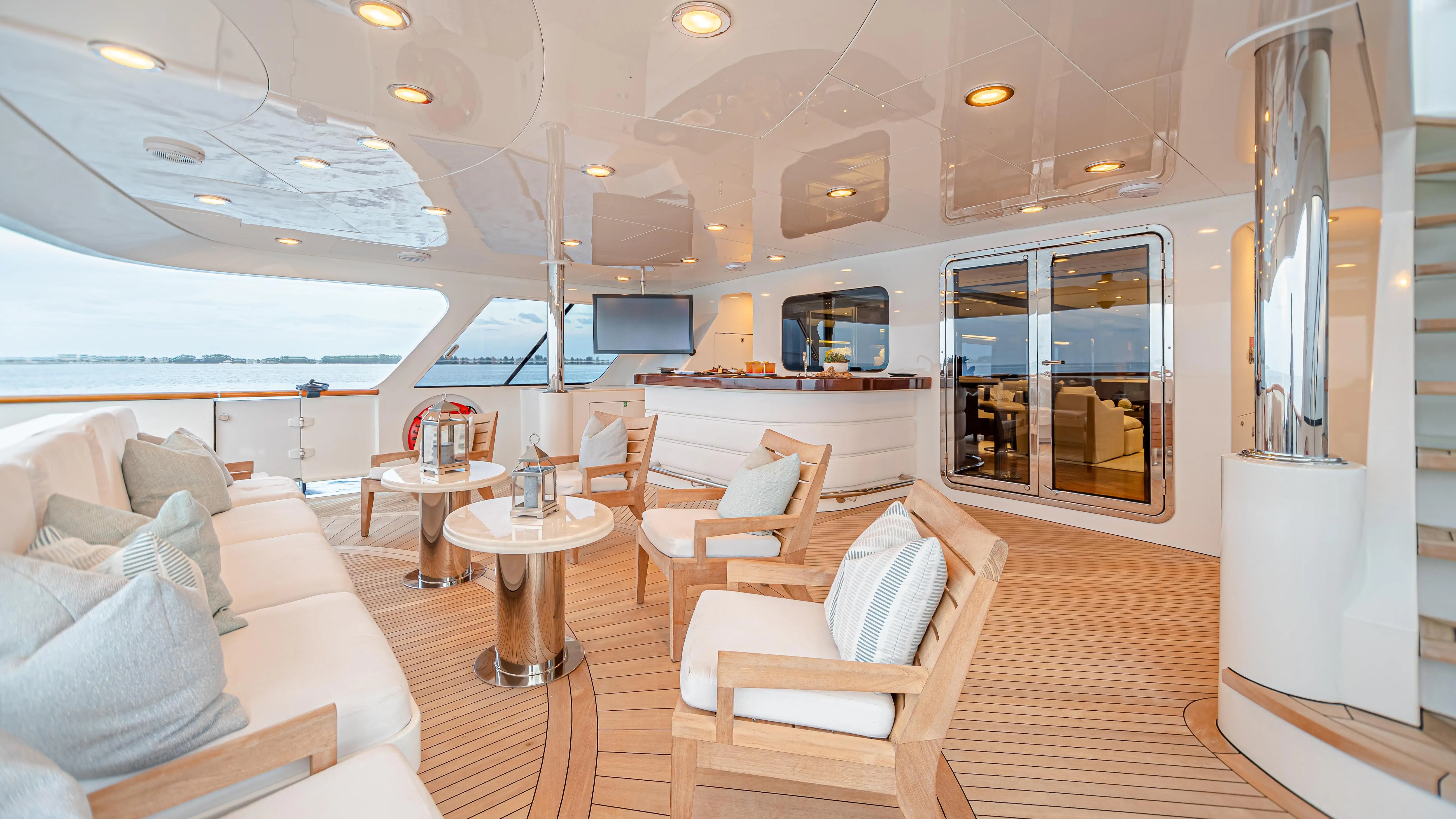 209 Main deck seating alternative view.jpg