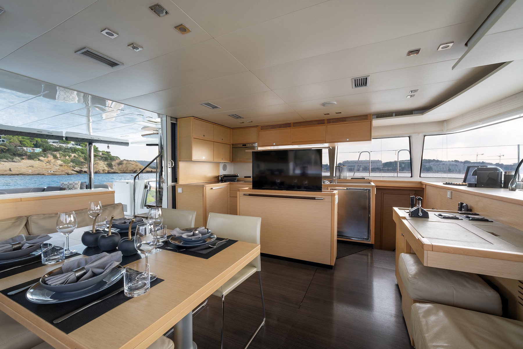 303 Main deck salon and dining.jpg