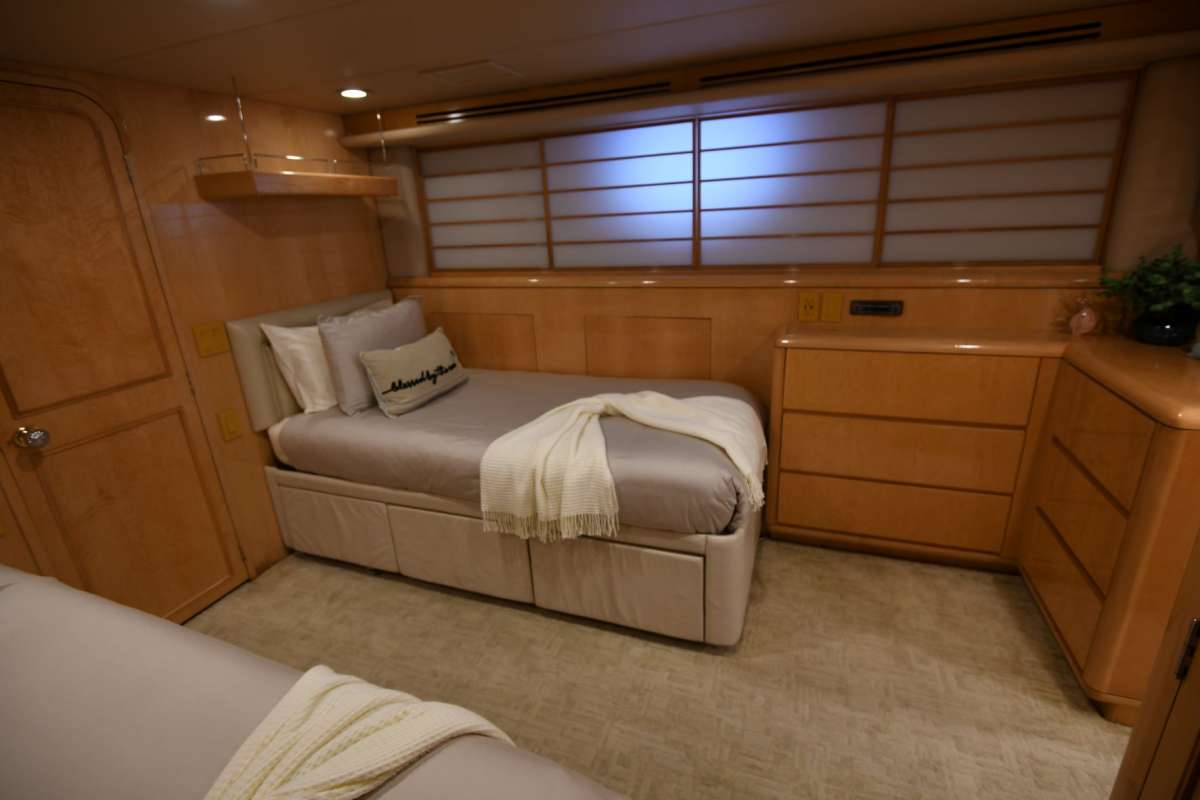 4.3 Twin guest cabin.jpg