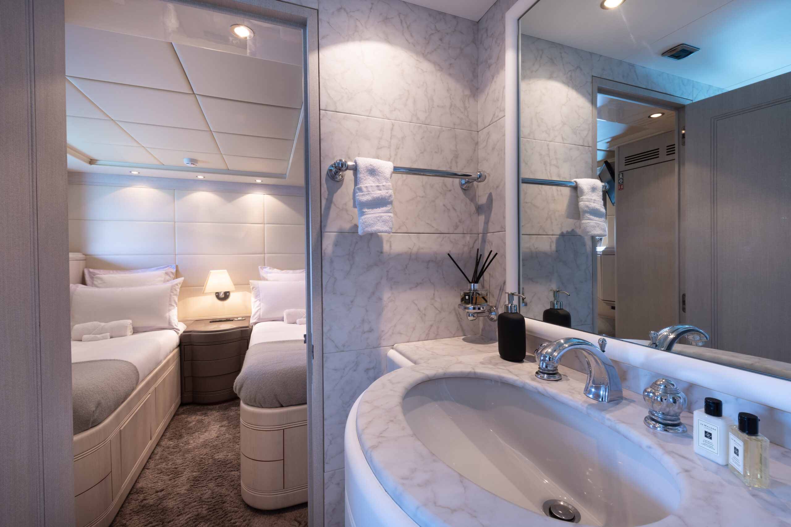 408 Twin ensuite.jpg