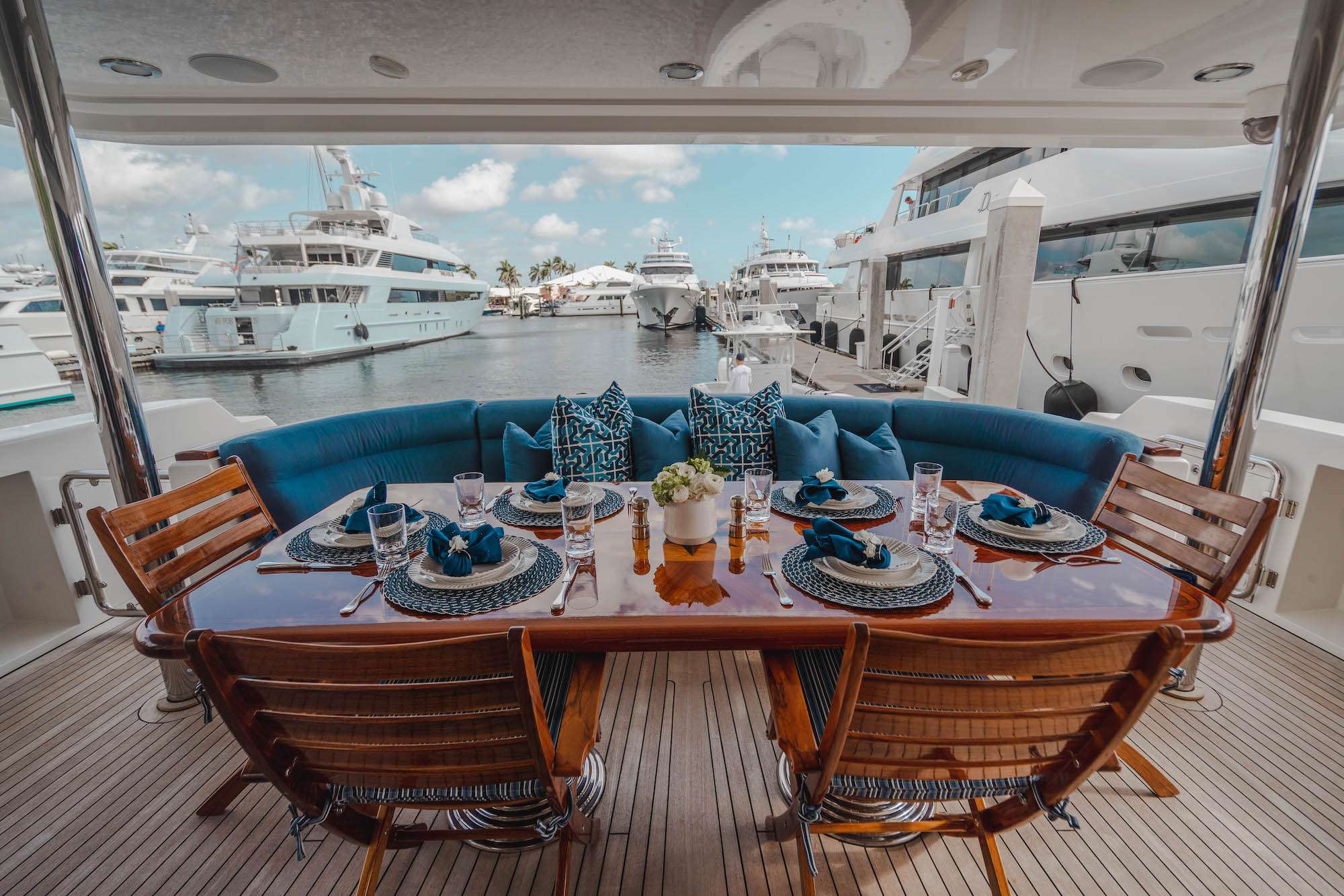 Aft alfresco dining area.jpg