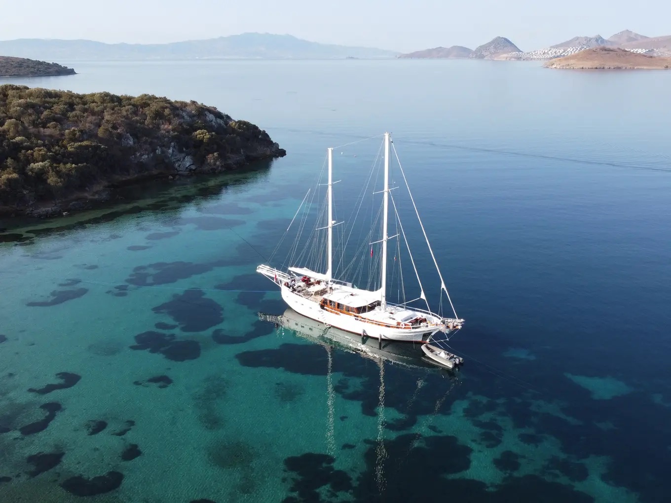 Beyaz Lale sailing yacht.jpg