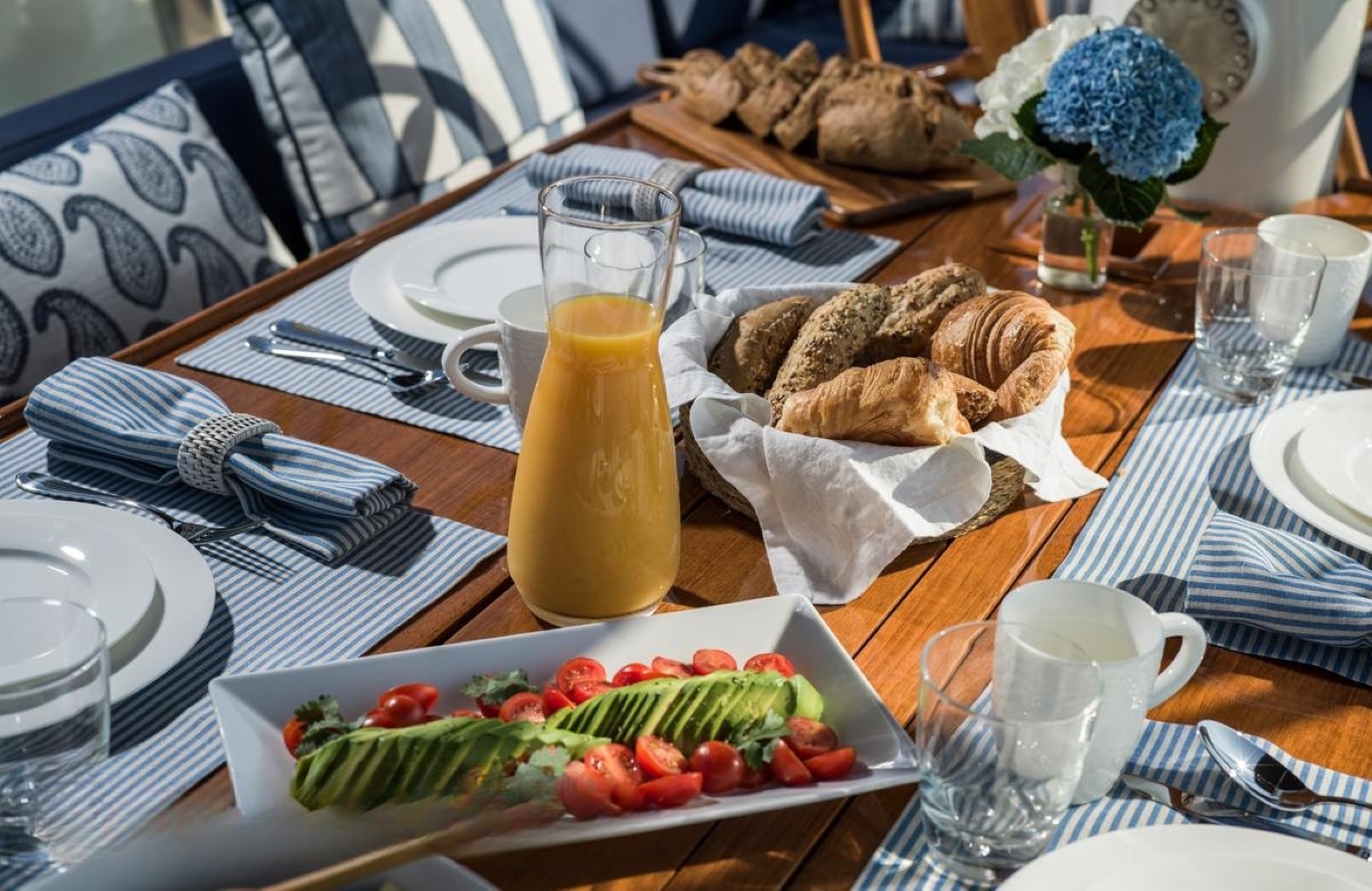 Dining Table 01.jpg