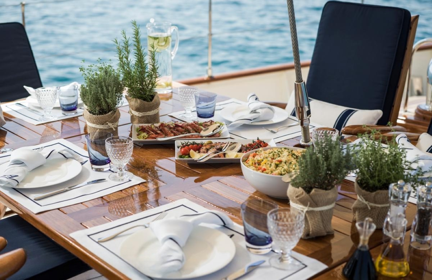 Dining Table 03.jpg