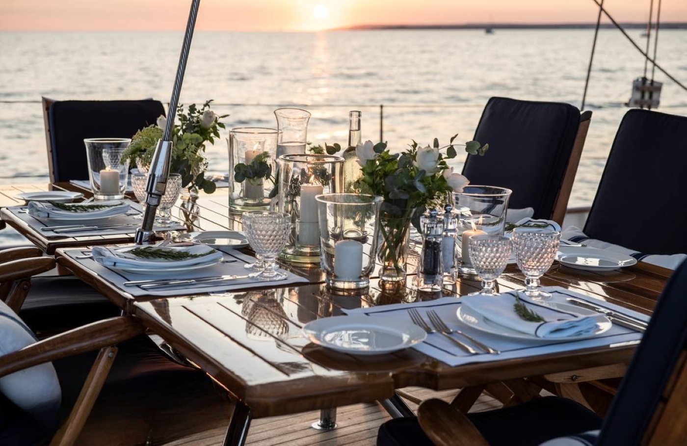 Dining Table 04.jpg