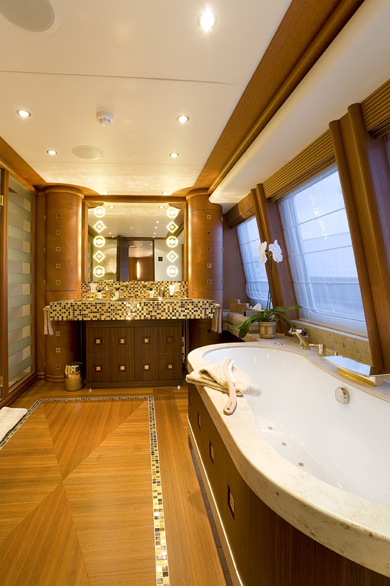 Ensuite 00002.jpg