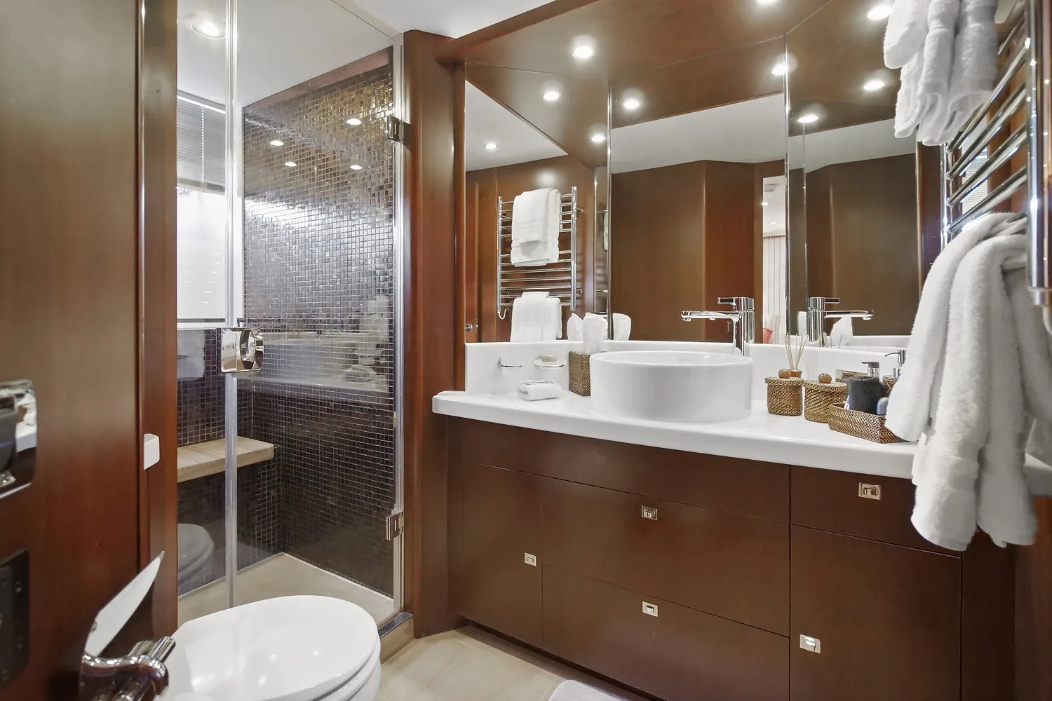 Ensuite 2.jpg