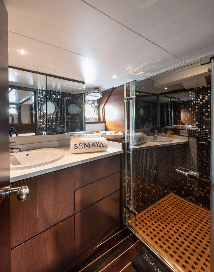 Ensuite 3.jpg