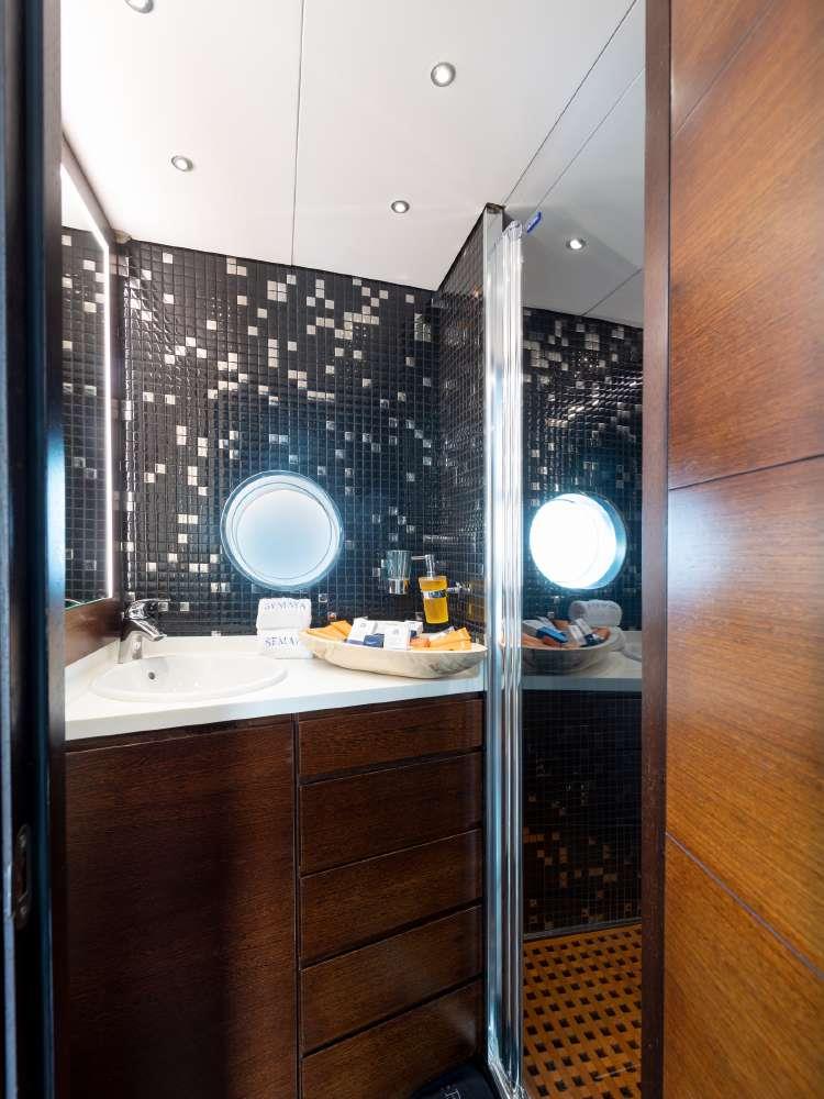 Ensuite 9.jpg