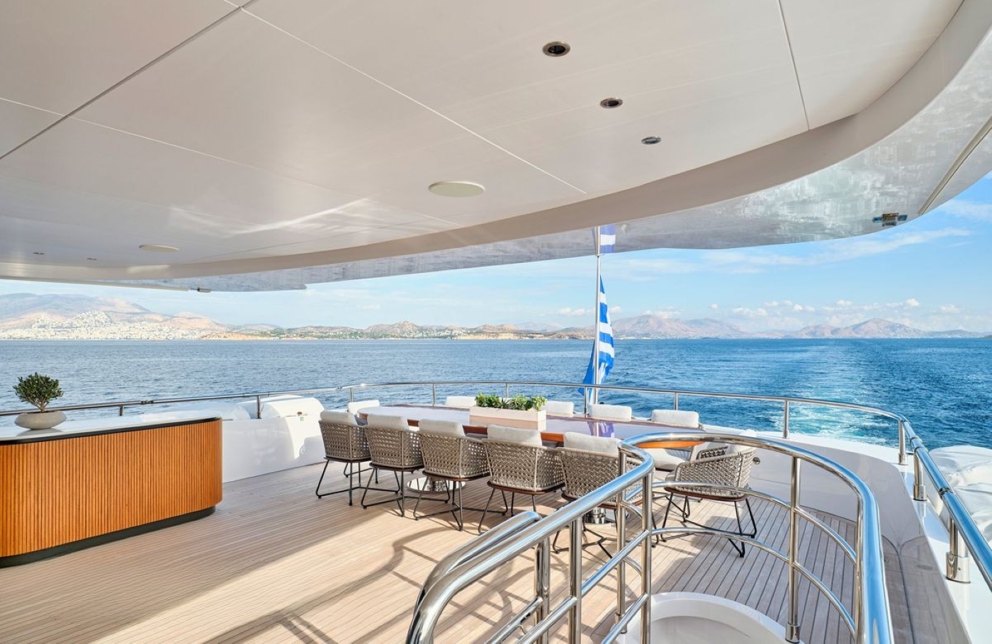 Exterior Dining Area 001.jpg