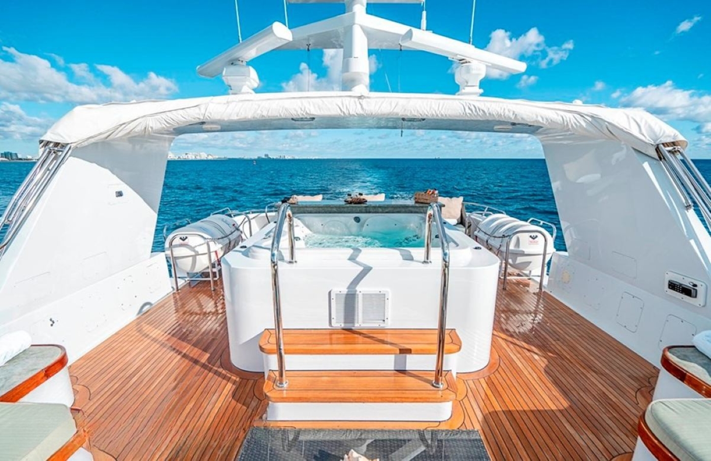 Exterior Sunbathing Area 01.jpg