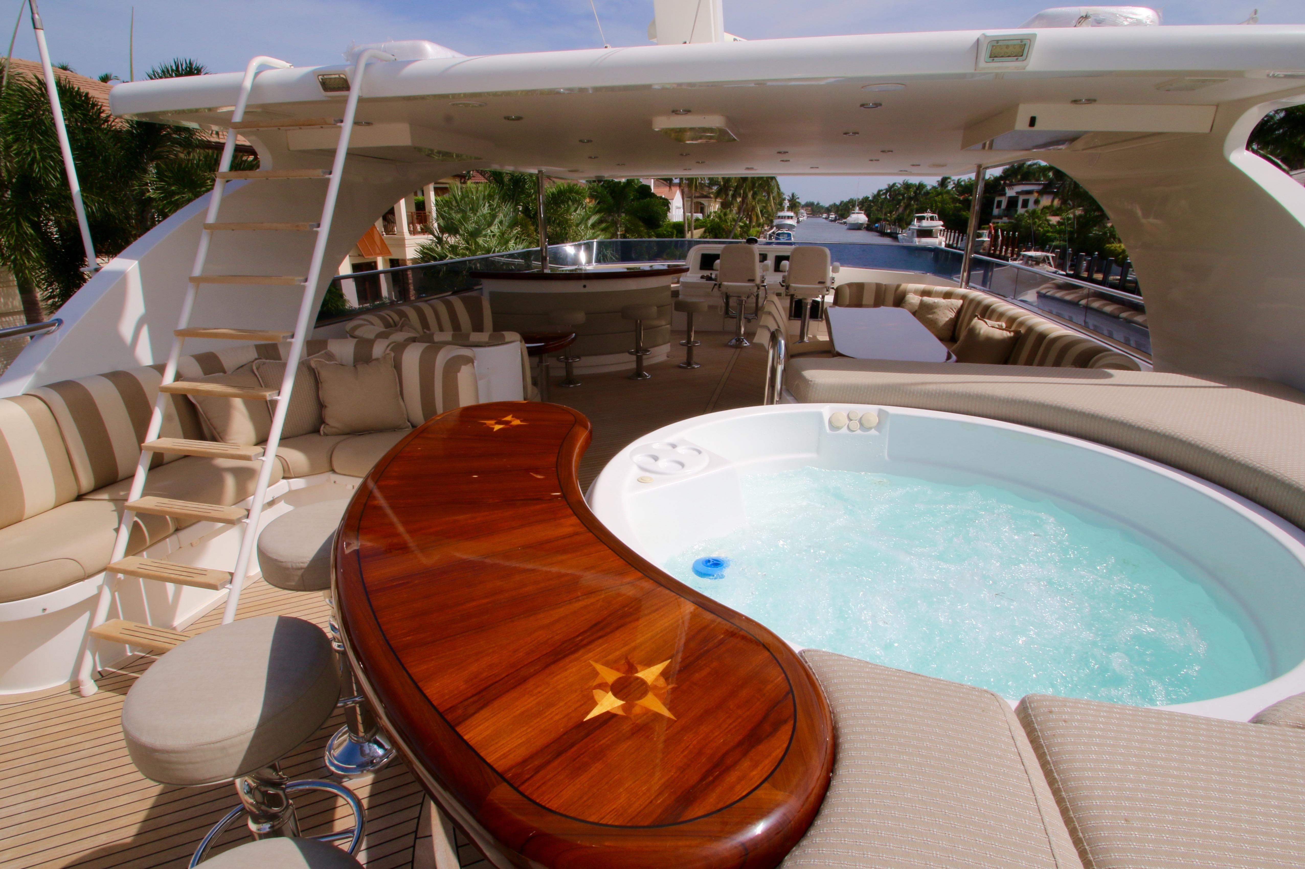 Jacuzzi on sundeck.jpg