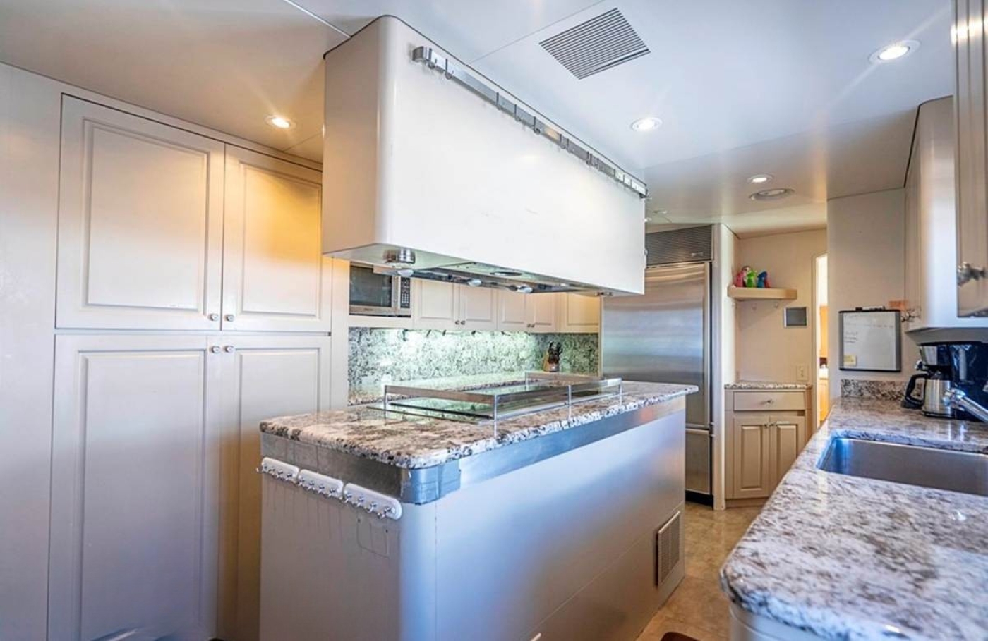 Kitchen Area 03.jpg
