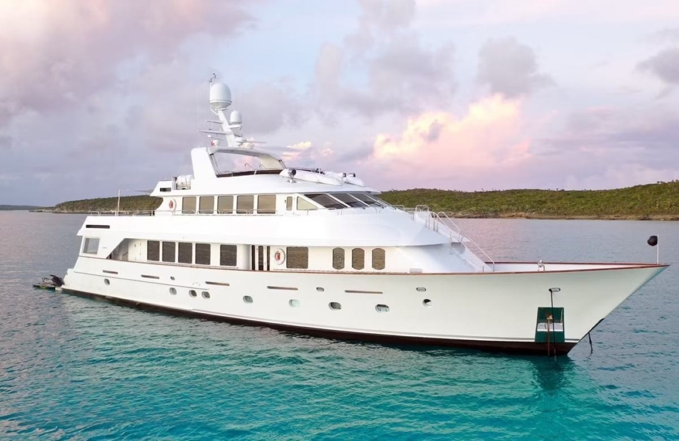 Luxury Superyacht CHANSON.jpg