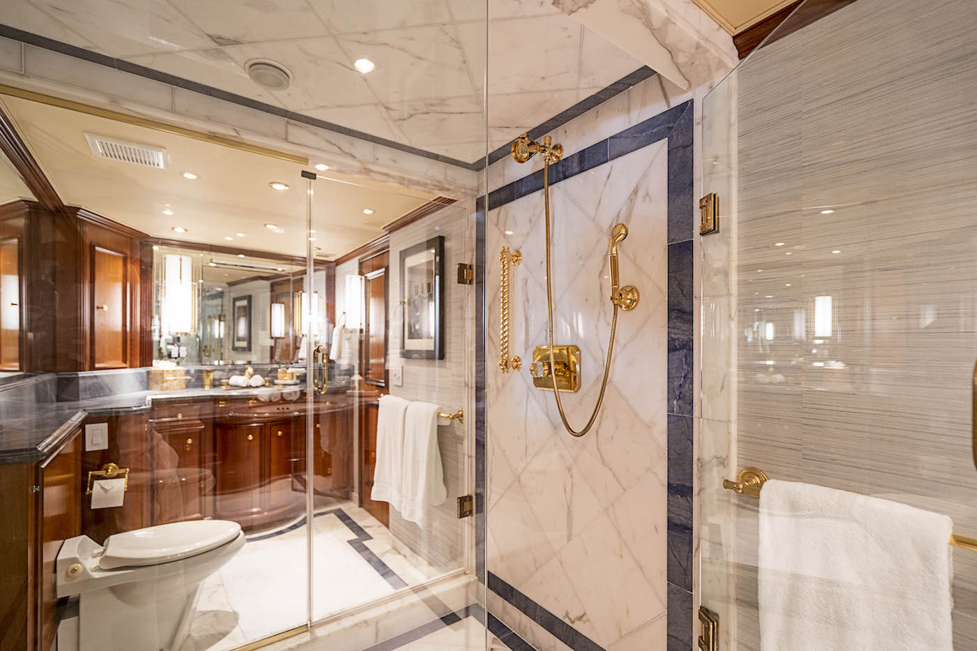 Master ensuite.jpg