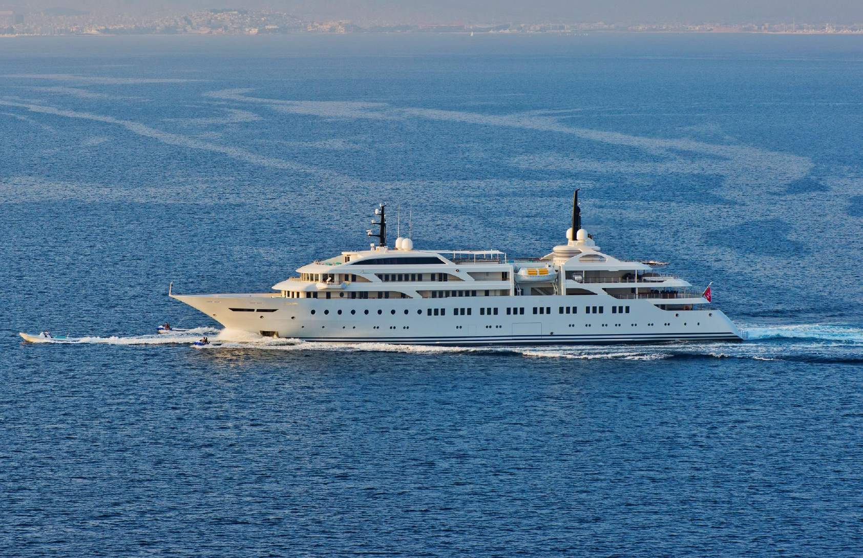 Mega yacht DREAM.png
