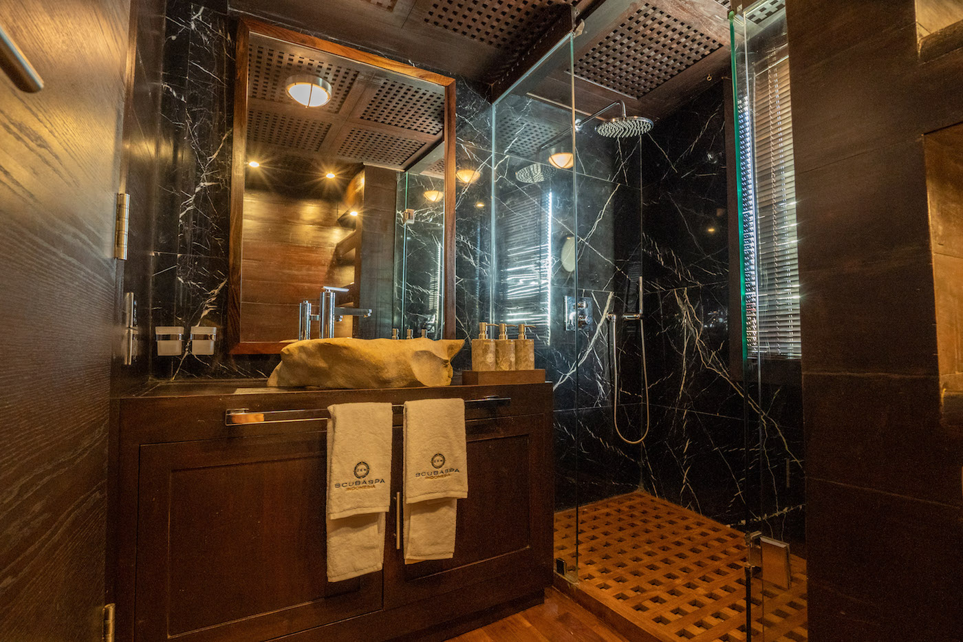 Owner Manta Suite bathroom.jpg