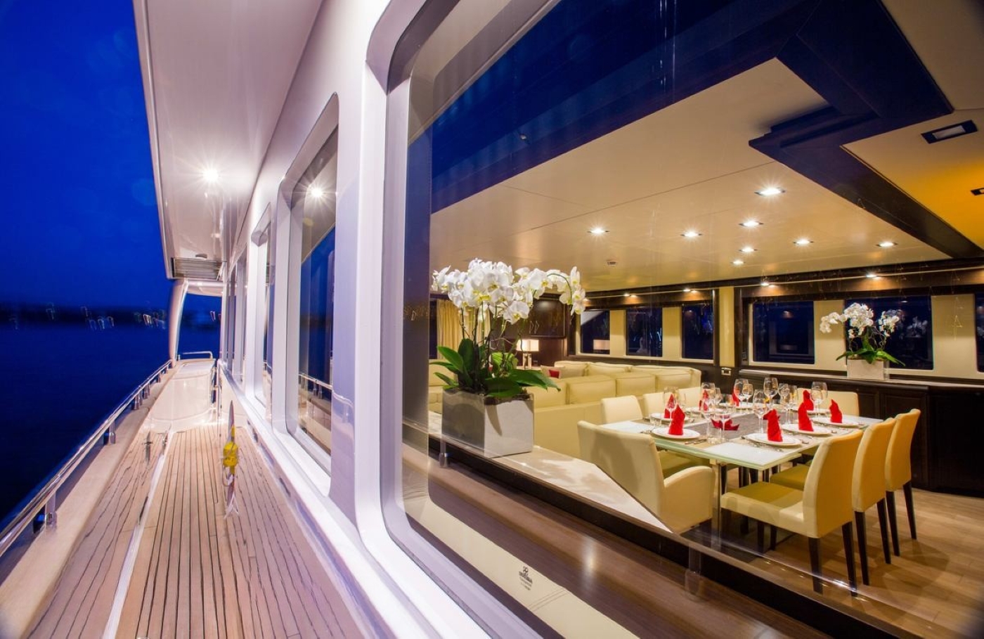 Sidedeck With Sea Views 01.jpg
