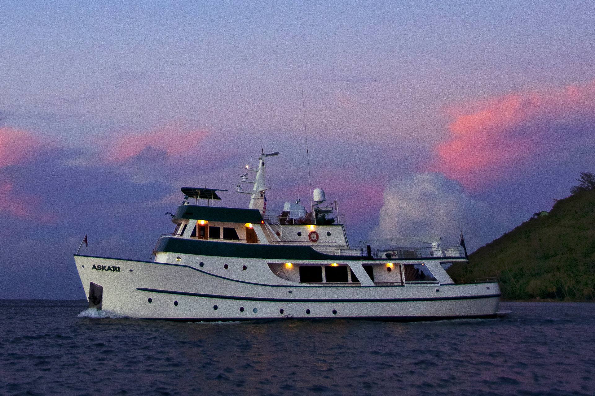 Yacht ASKARA - profile.jpg