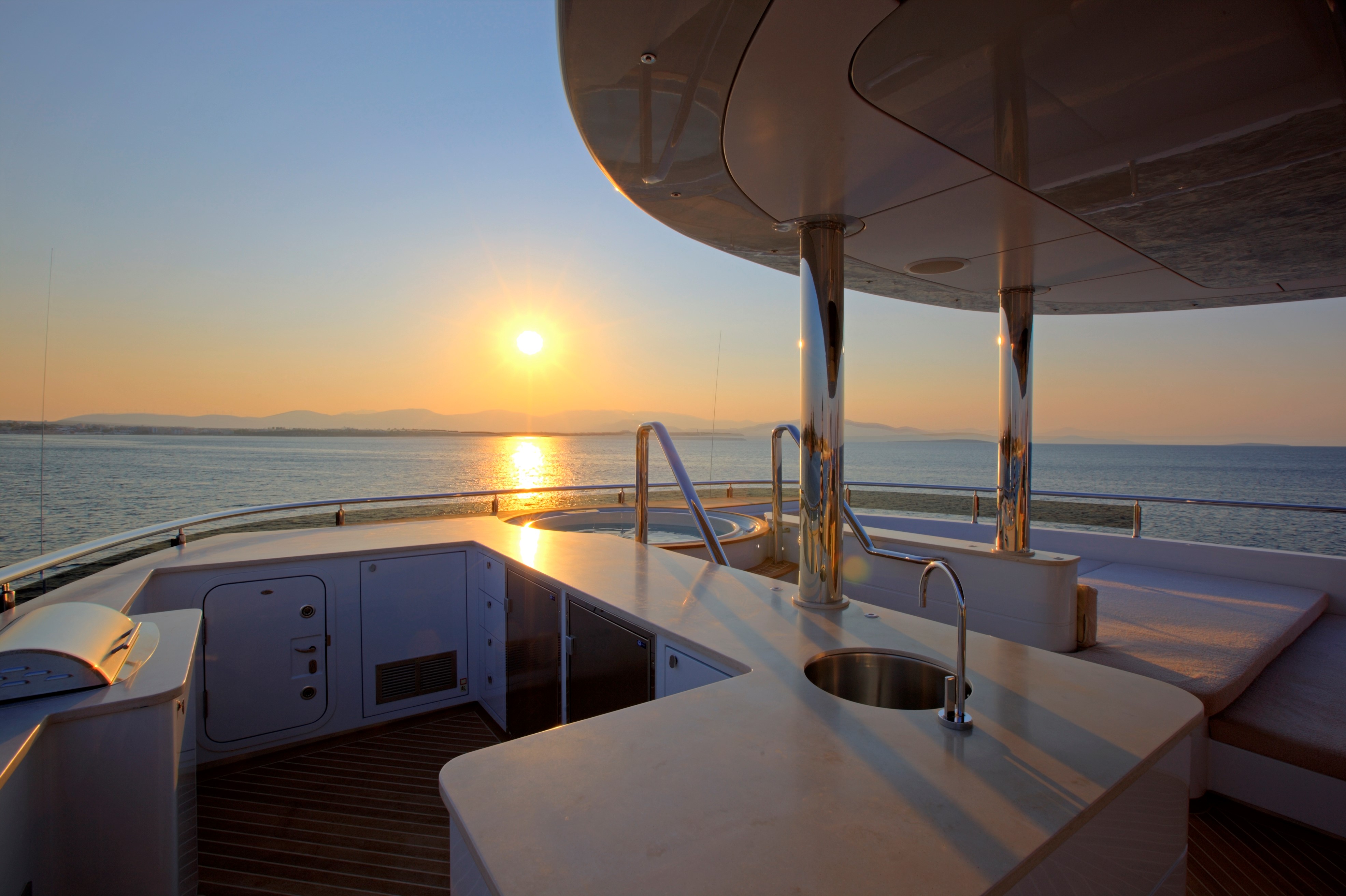 Yacht QUARANTA by Curvelle - BBQ and Jacuzzi at Sunset.jpg