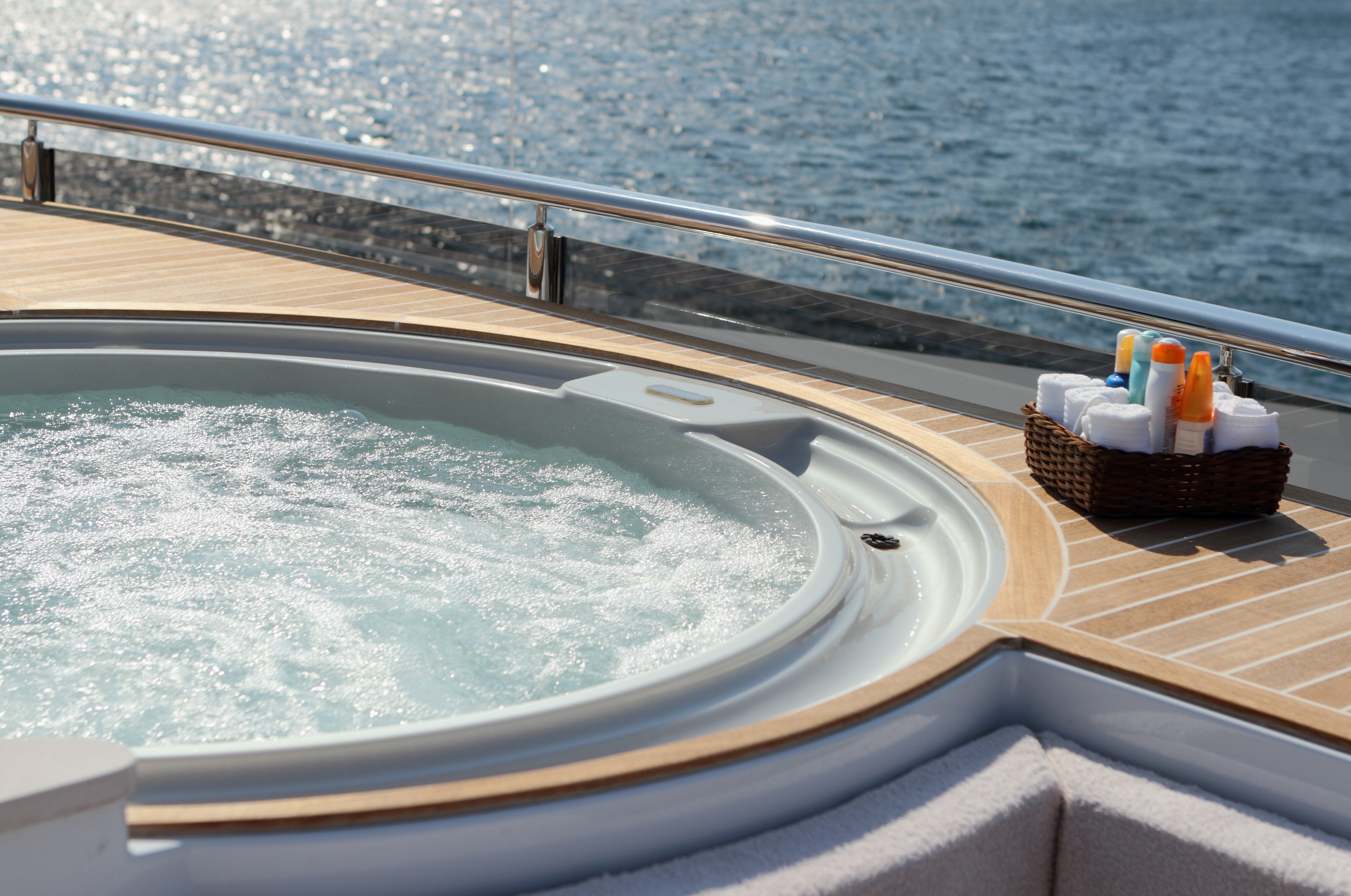 Yacht QUARANTA by Curvelle - Jacuzzi Detail.jpg