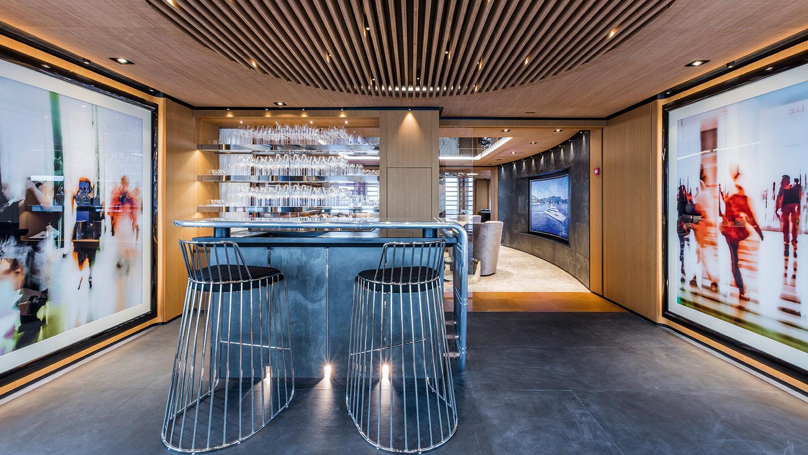 Yacht SUERTE - bar.jpg