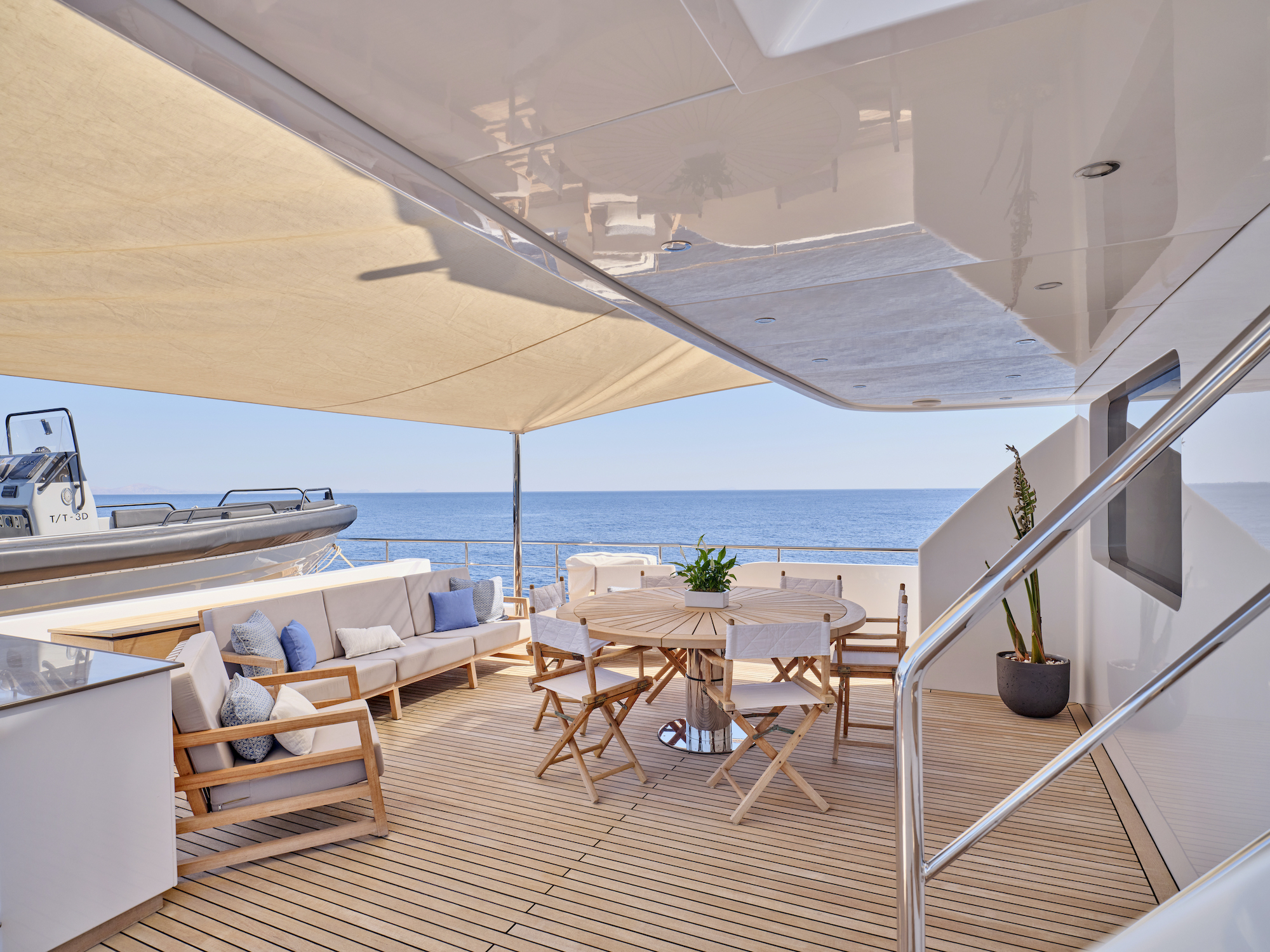 al fresco seating and dining area .jpg