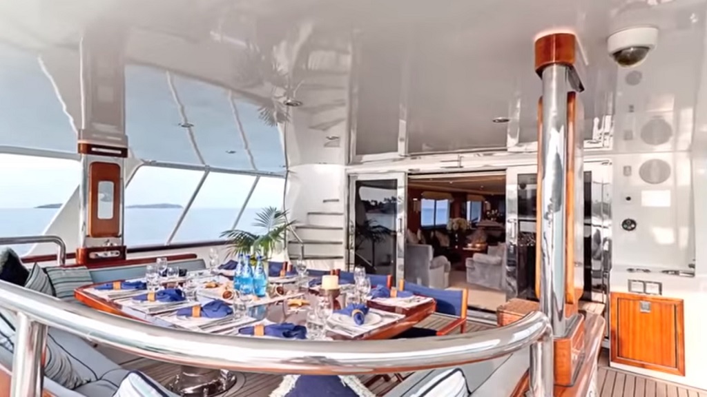 alfreco dining.jpg