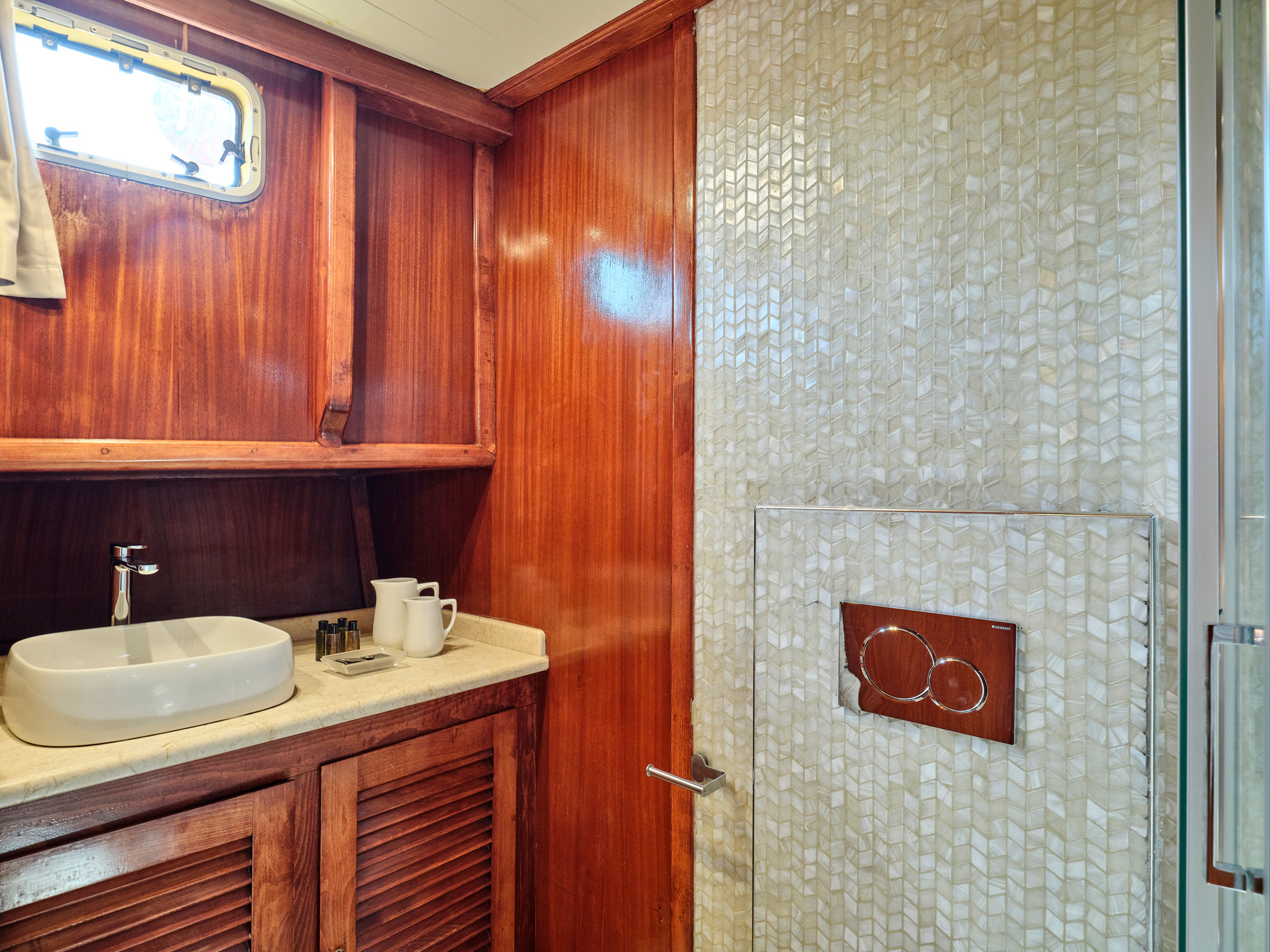 doubel ensuite.jpg