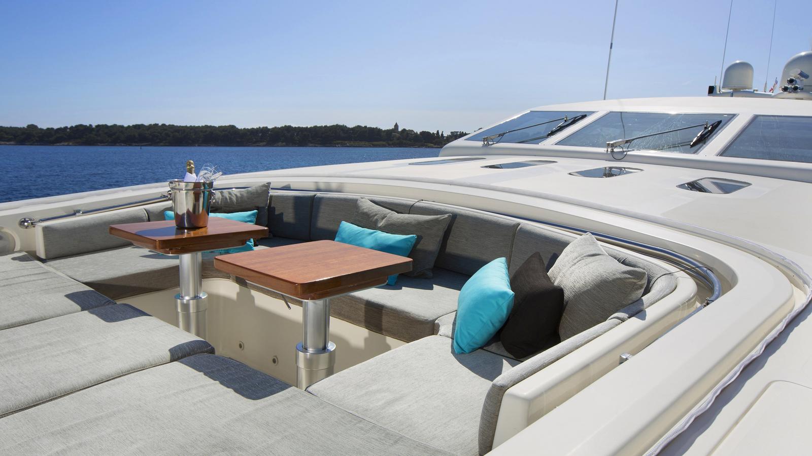 foredeck seating.jpg