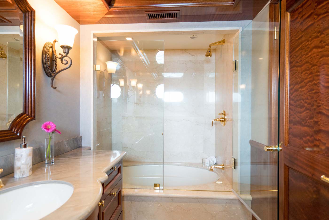 guest stateroom starboard bathroom .jpg