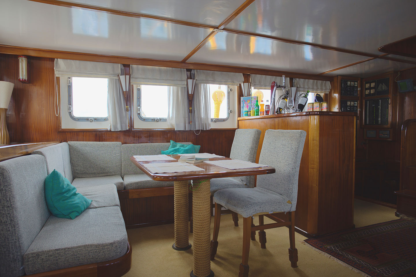 interior-dining.jpg