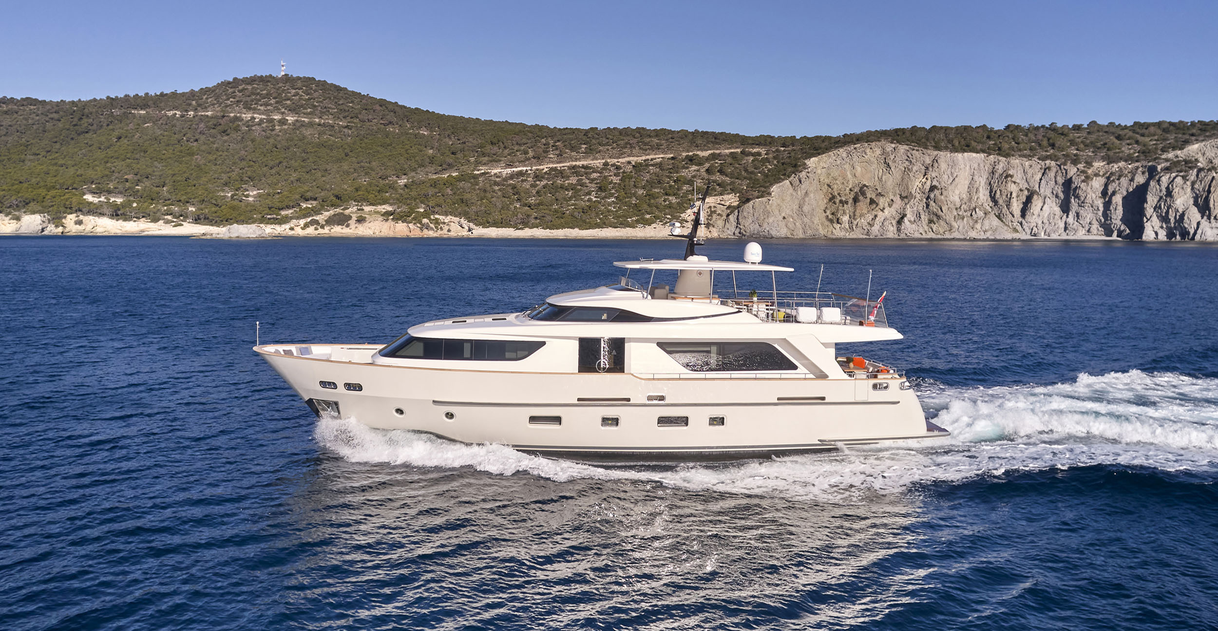 motor yacht FLOR.jpg