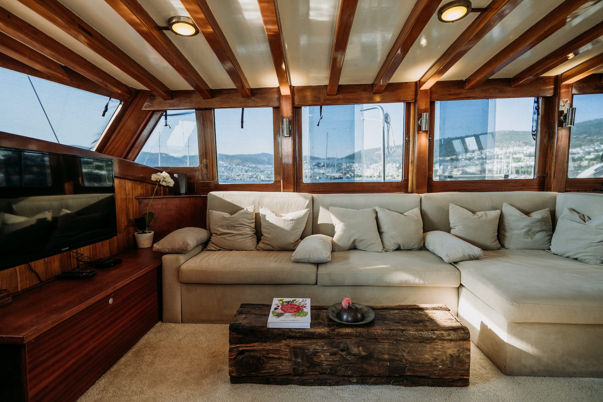 sofa - saloon.jpg