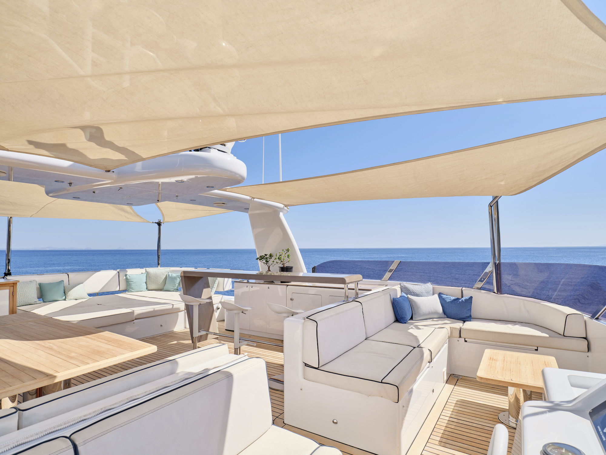 sun deck seating .jpg