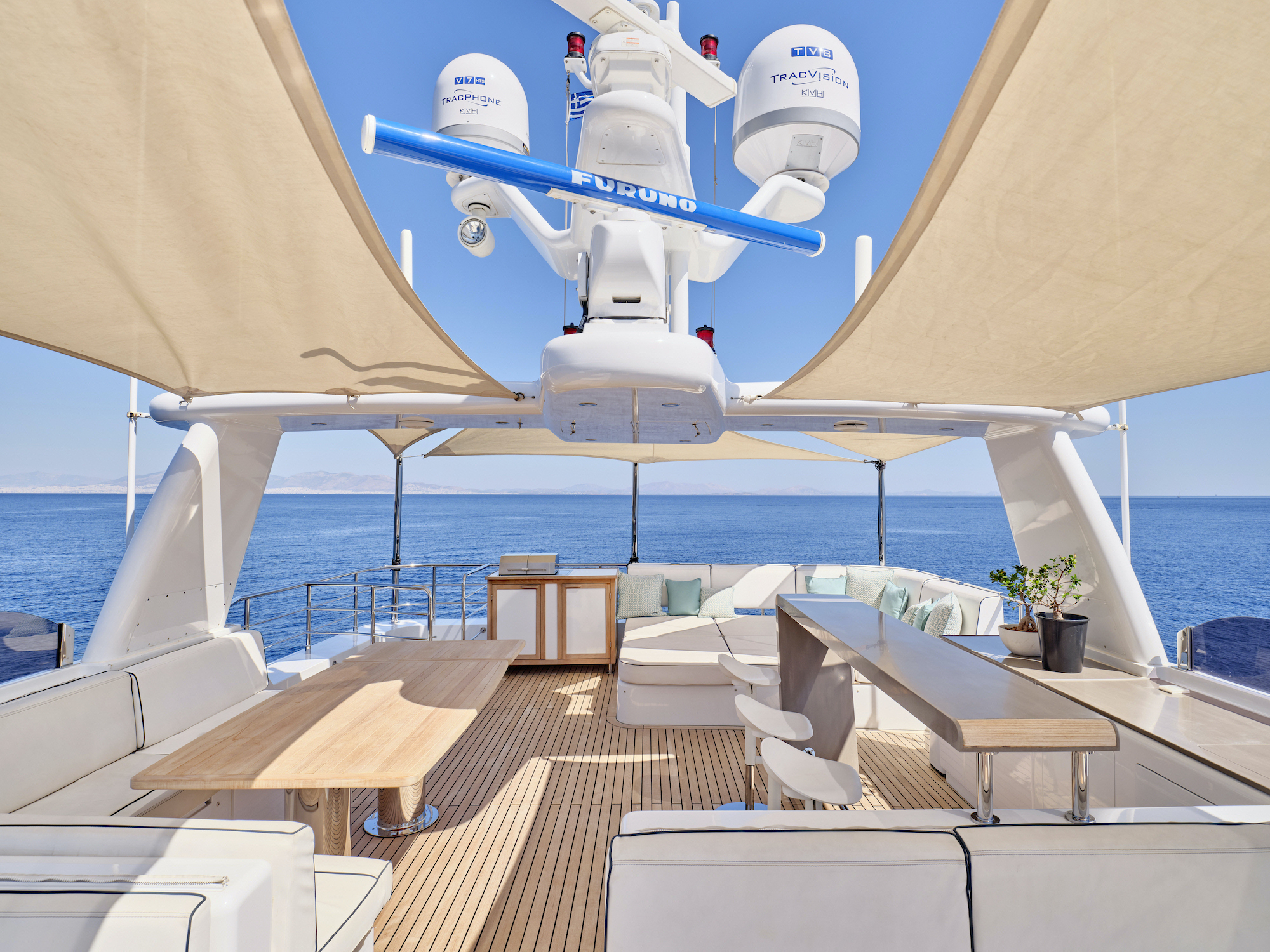 sun deck with bar.jpg