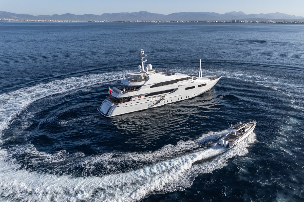 tender and yacht rings.jpg