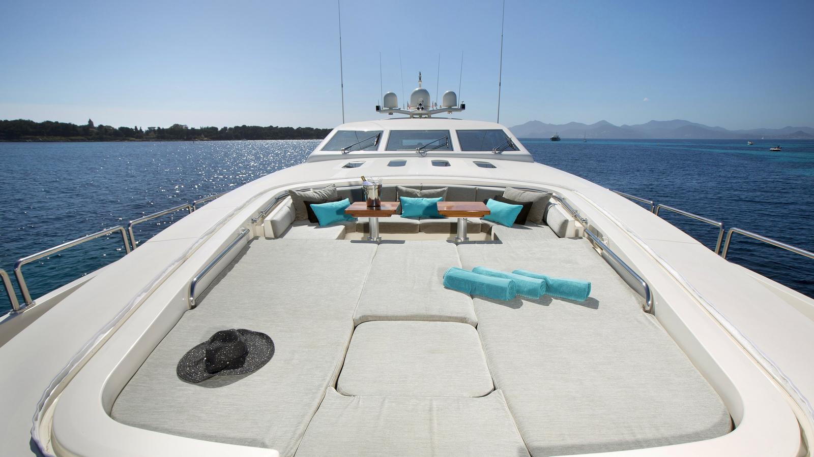 yacht EOL B foredeck.jpg