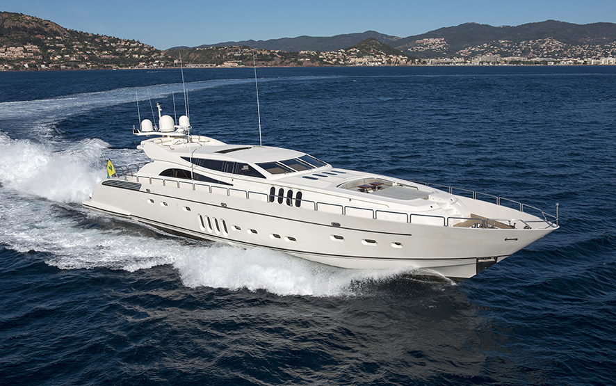 yacht EOL B underway 3.jpg