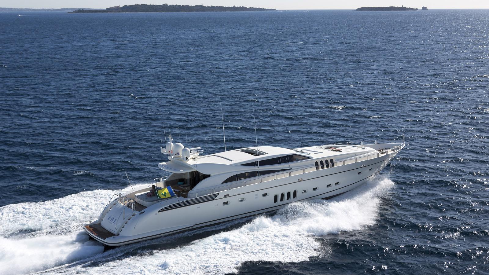 yacht EOL B underway.jpg