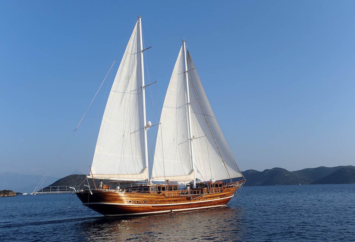 yacht_kaptan_kadir_underway.jpg