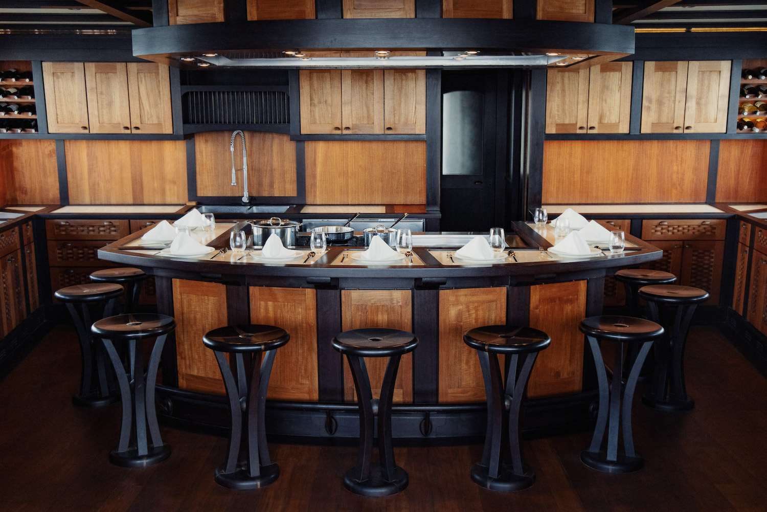  Kitchen bar.jpg